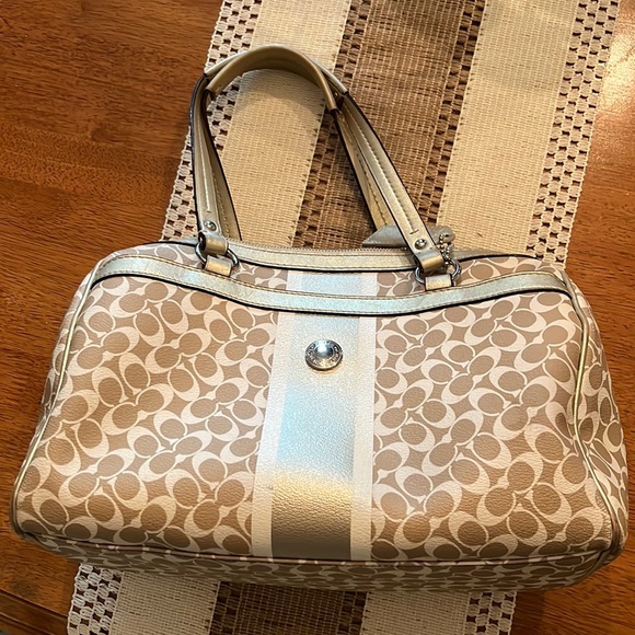 Coach purse-Amazing Condition-I do welcome trades - Picture 1 of 8